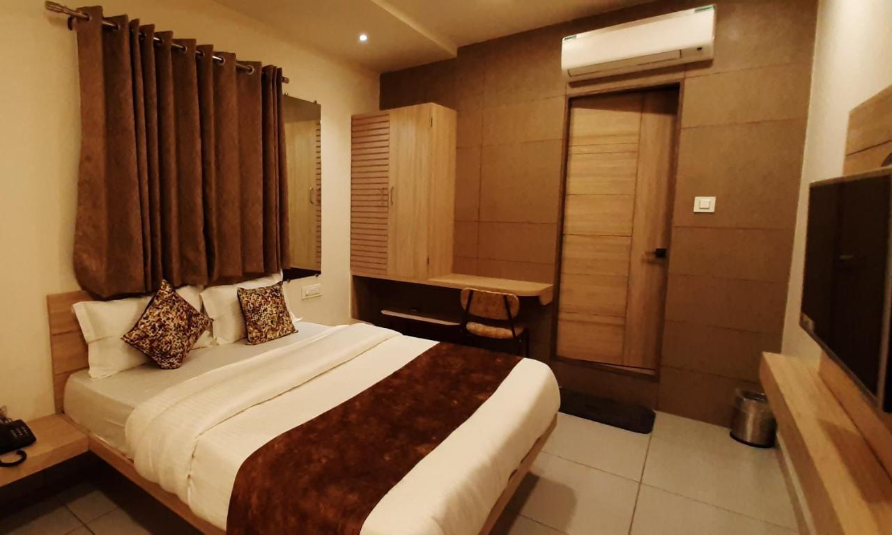Hotel Kinara Ahmedabad