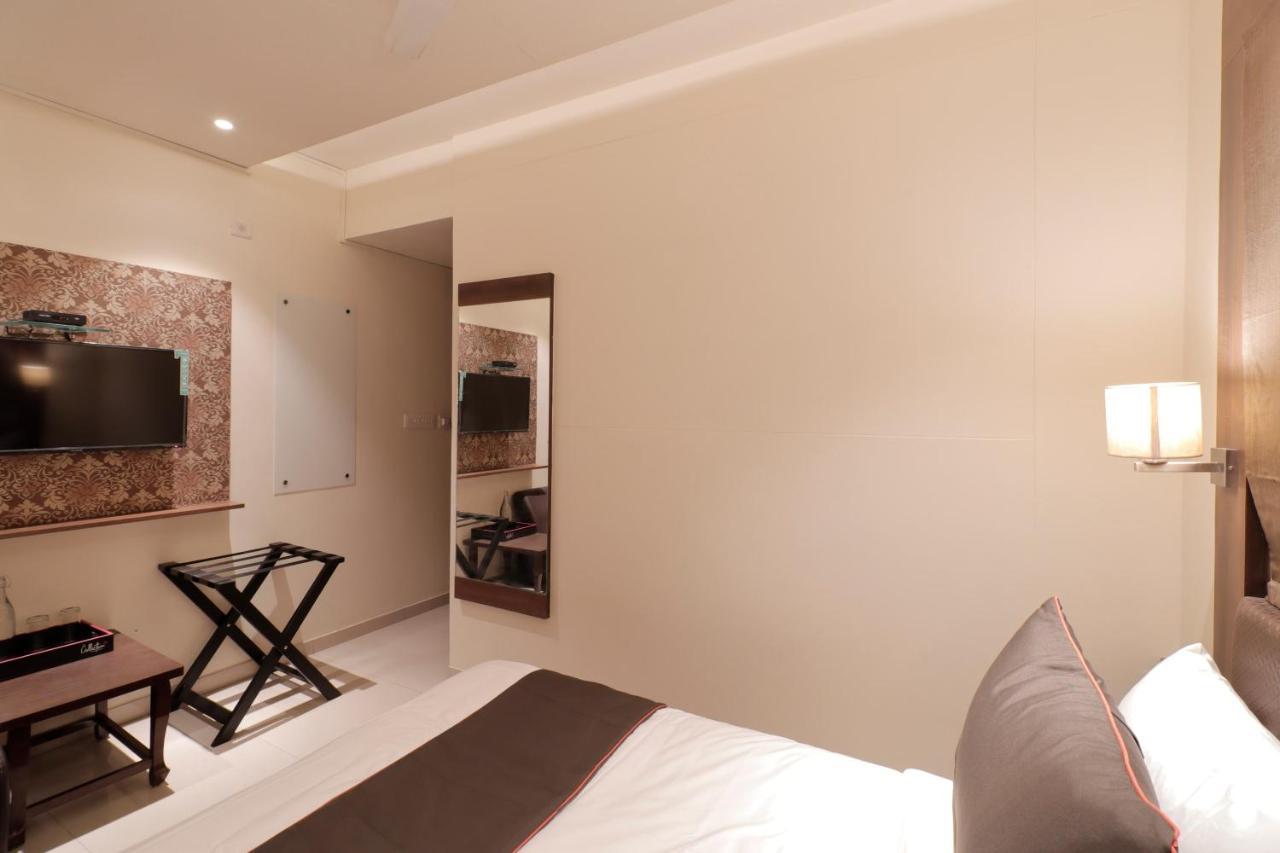 Collection O 39594 Heritage Paldi Rd Hotel