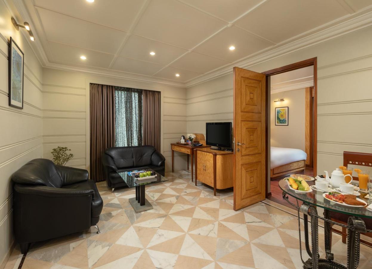 Sarovar Portico Kalupur 3*